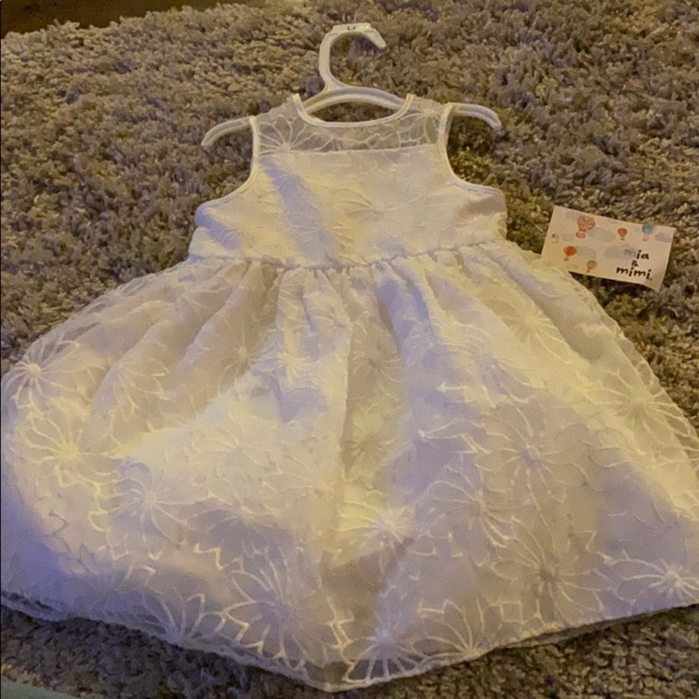 Little girls white dress with flowers. NWT